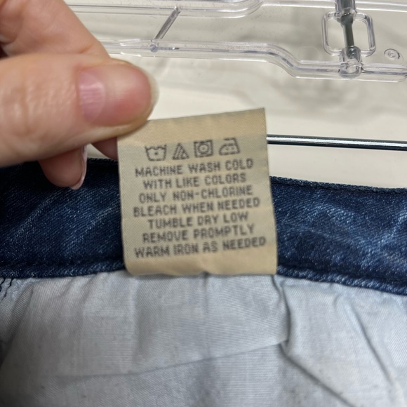 Like New, Juniors Denim Shorts, Size 5 - Picture 6 of 8